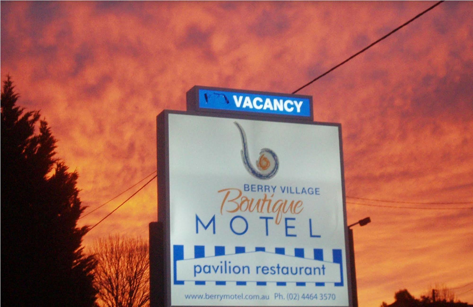 Berry Village Boutique Motel Extérieur photo