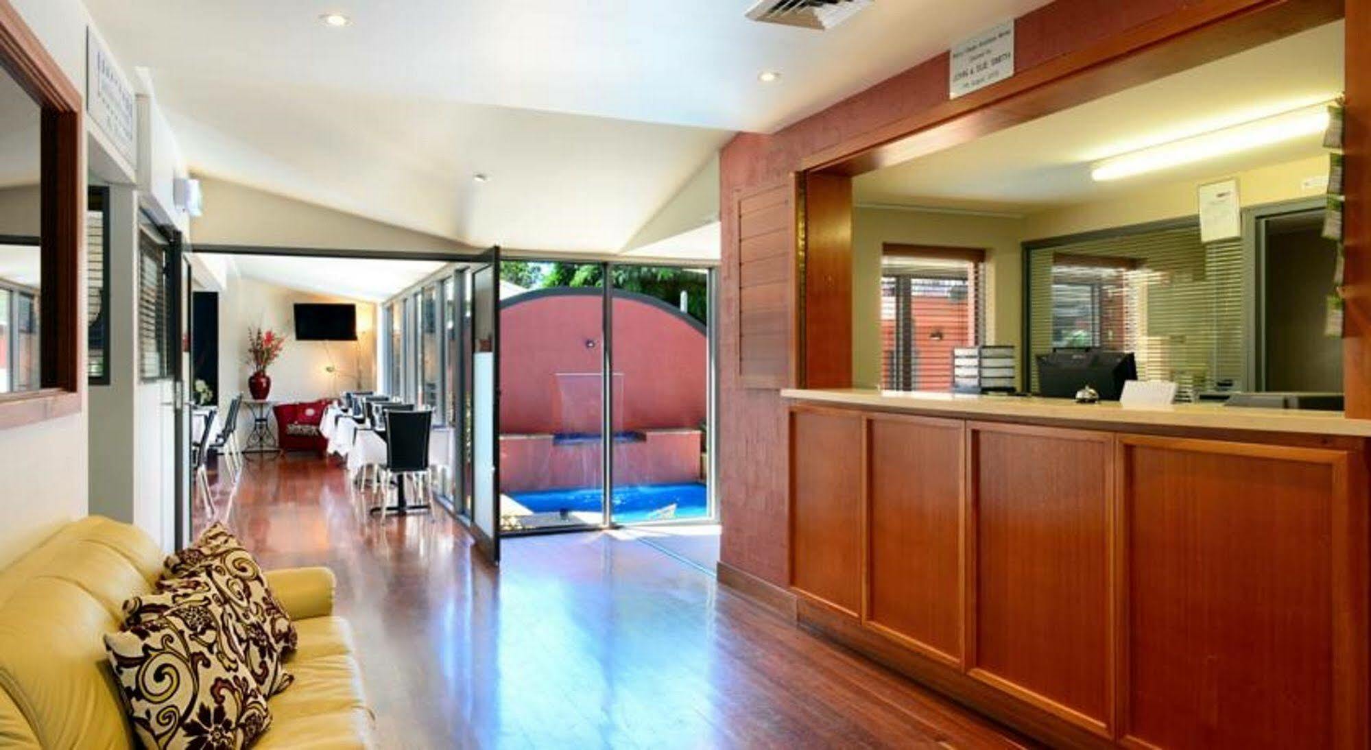 Berry Village Boutique Motel Extérieur photo
